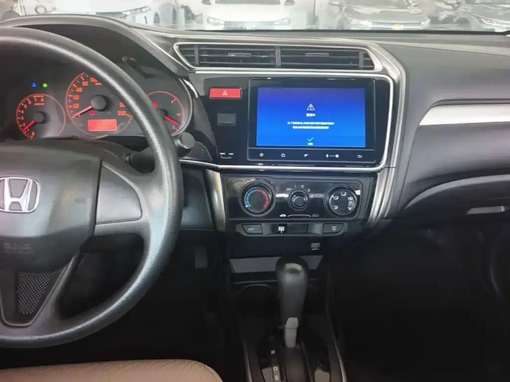 2016 Honda Greiz 1.5L CVT Classic Edition — миниатюра 13