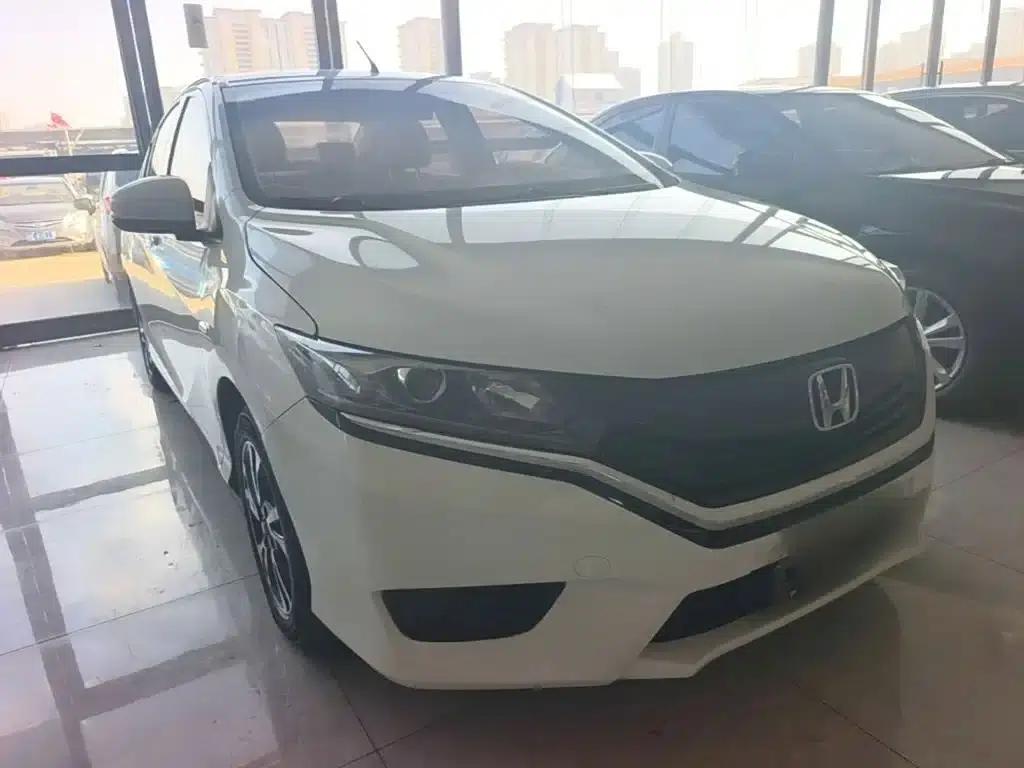 2016 Honda Greiz 1.5L CVT Classic Edition — миниатюра 4