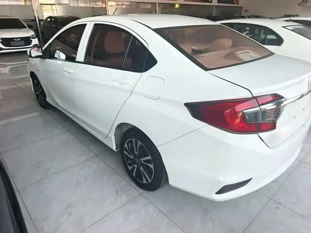 2016 Honda Greiz 1.5L CVT Classic Edition — миниатюра 5