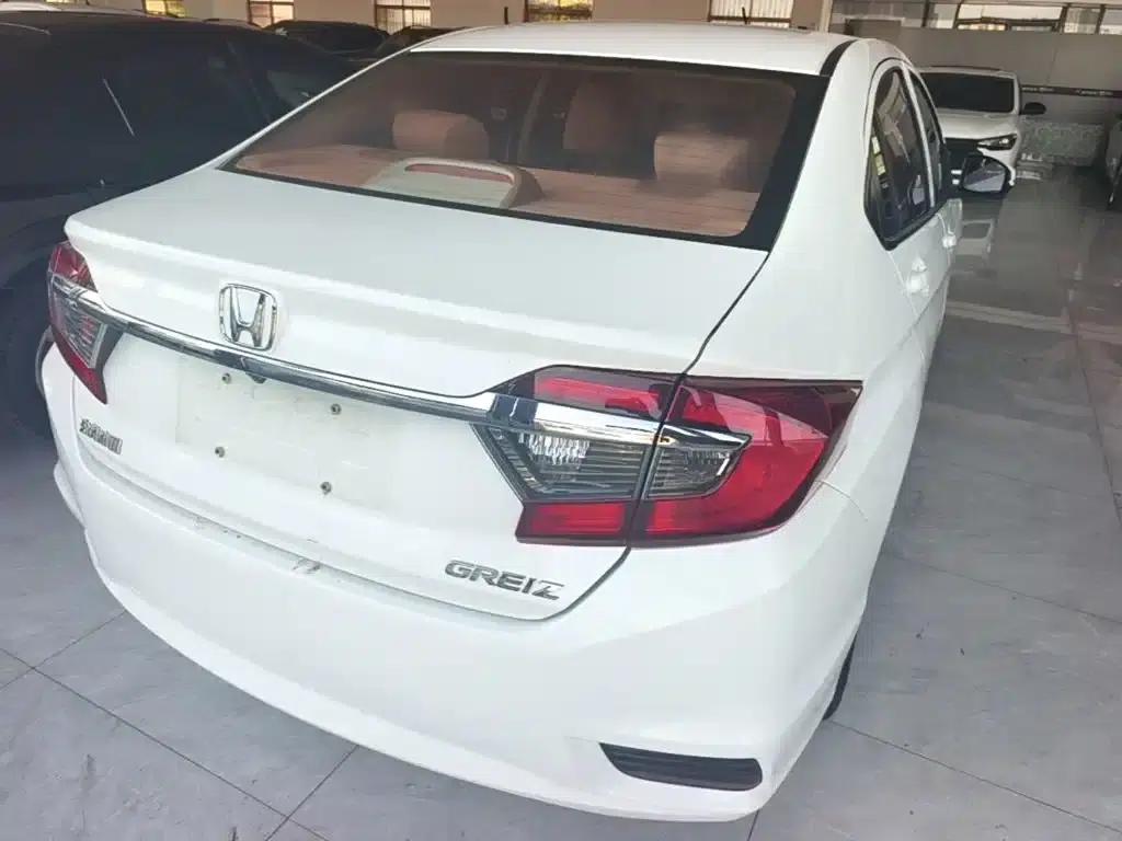 2016 Honda Greiz 1.5L CVT Classic Edition — миниатюра 6