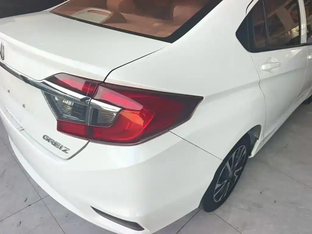 2016 Honda Greiz 1.5L CVT Classic Edition — миниатюра 8