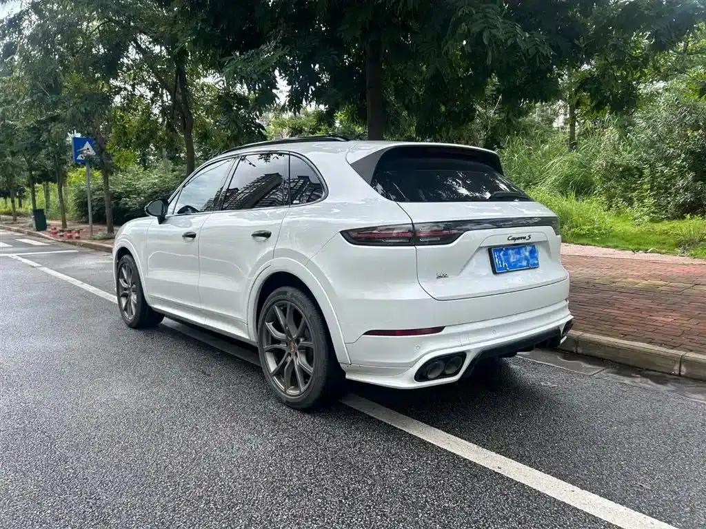 2022 Cayenne 3.0T Platinum Edition — миниатюра 3