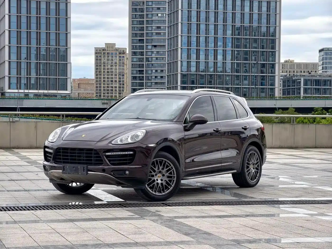 Cayenne 2014 Cayenne Platinum Edition 3.0T — миниатюра 1