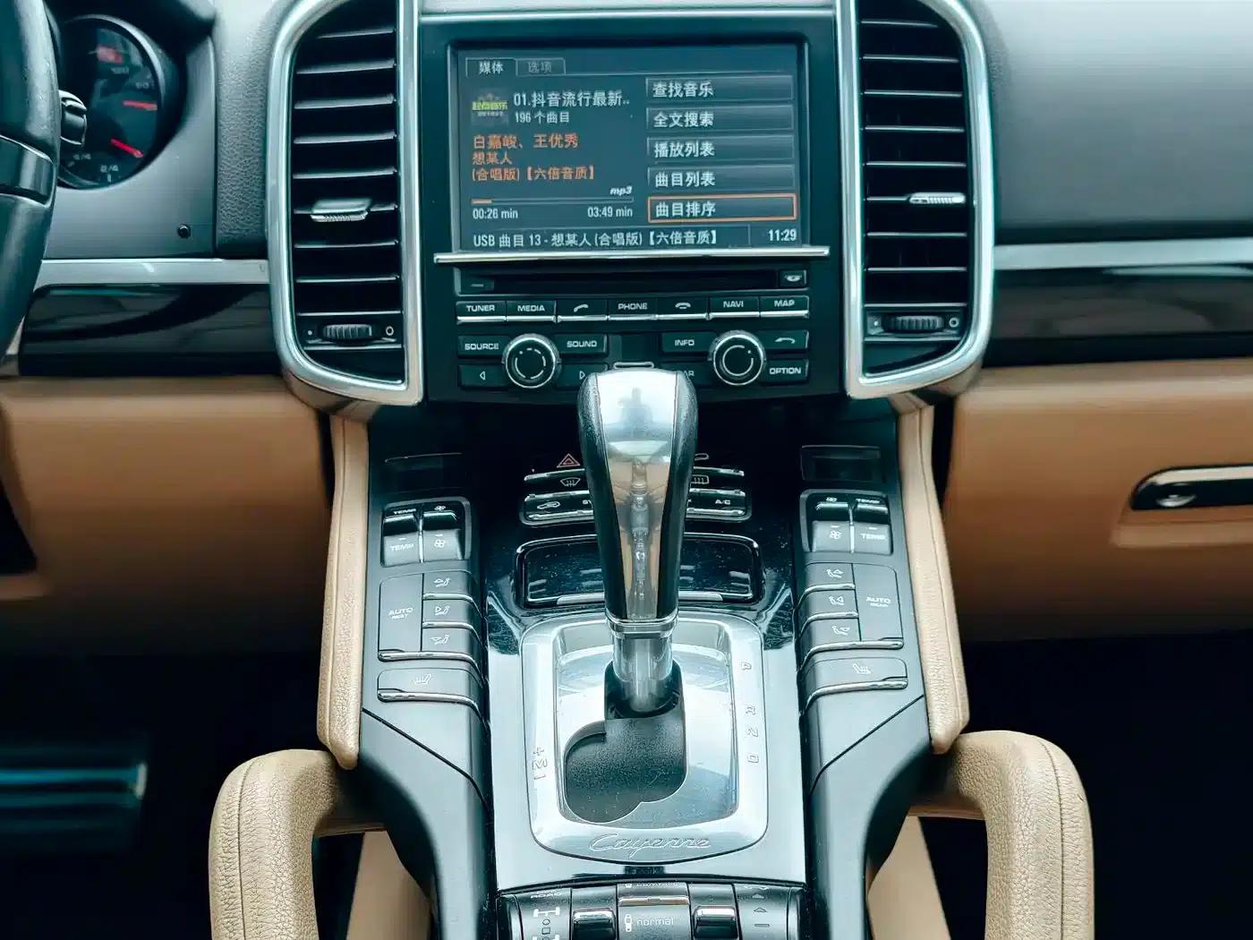 Cayenne 2014 Cayenne Platinum Edition 3.0T — миниатюра 12