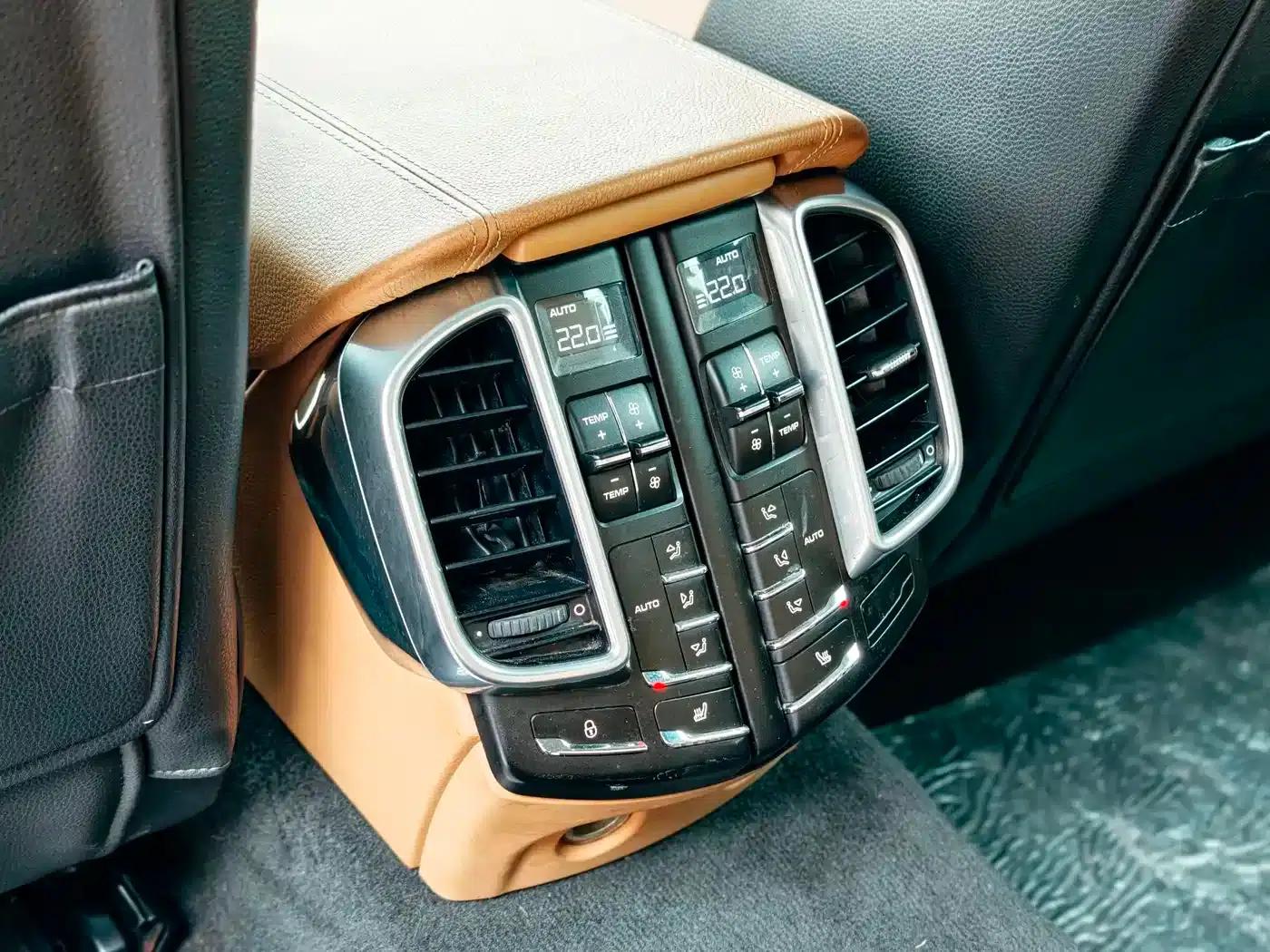 Cayenne 2014 Cayenne Platinum Edition 3.0T — миниатюра 14