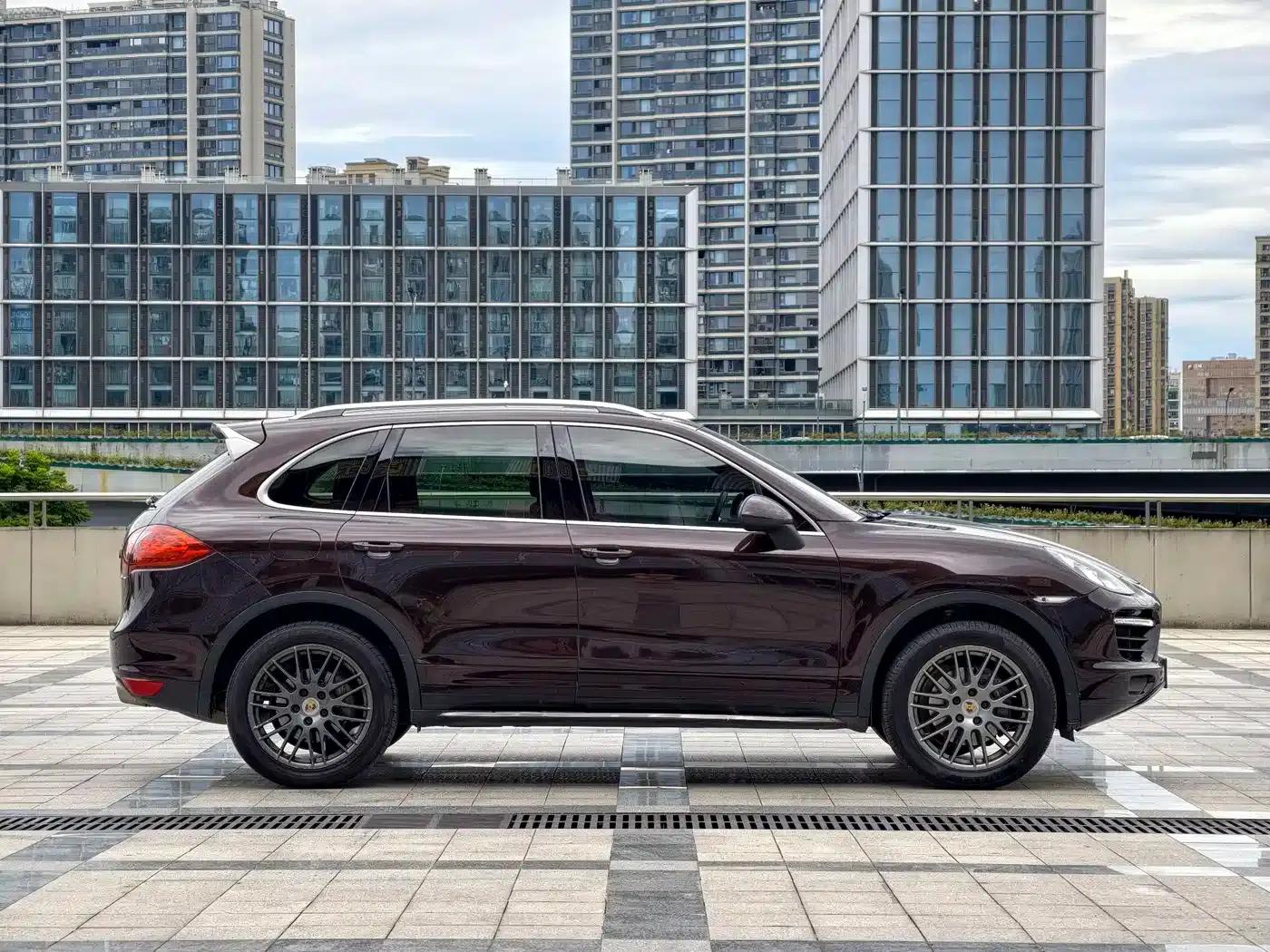Cayenne 2014 Cayenne Platinum Edition 3.0T — миниатюра 4