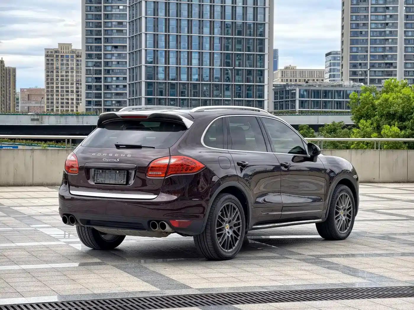 Cayenne 2014 Cayenne Platinum Edition 3.0T — миниатюра 5