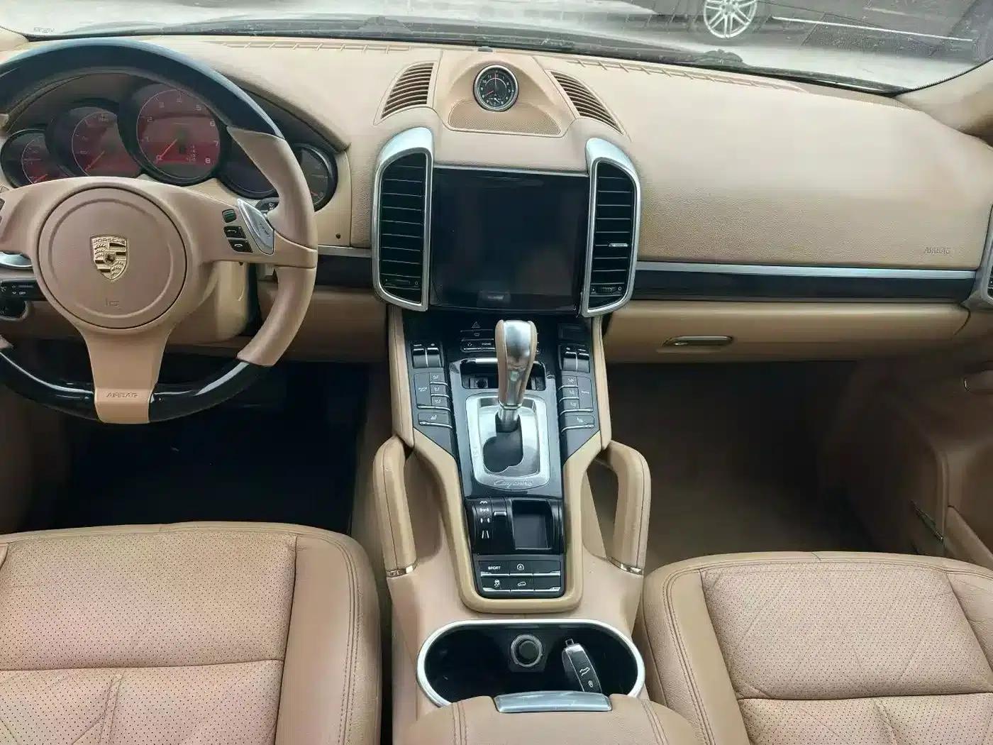 Cayenne 2011 Cayenne S Hybrid 3.0T — миниатюра 3