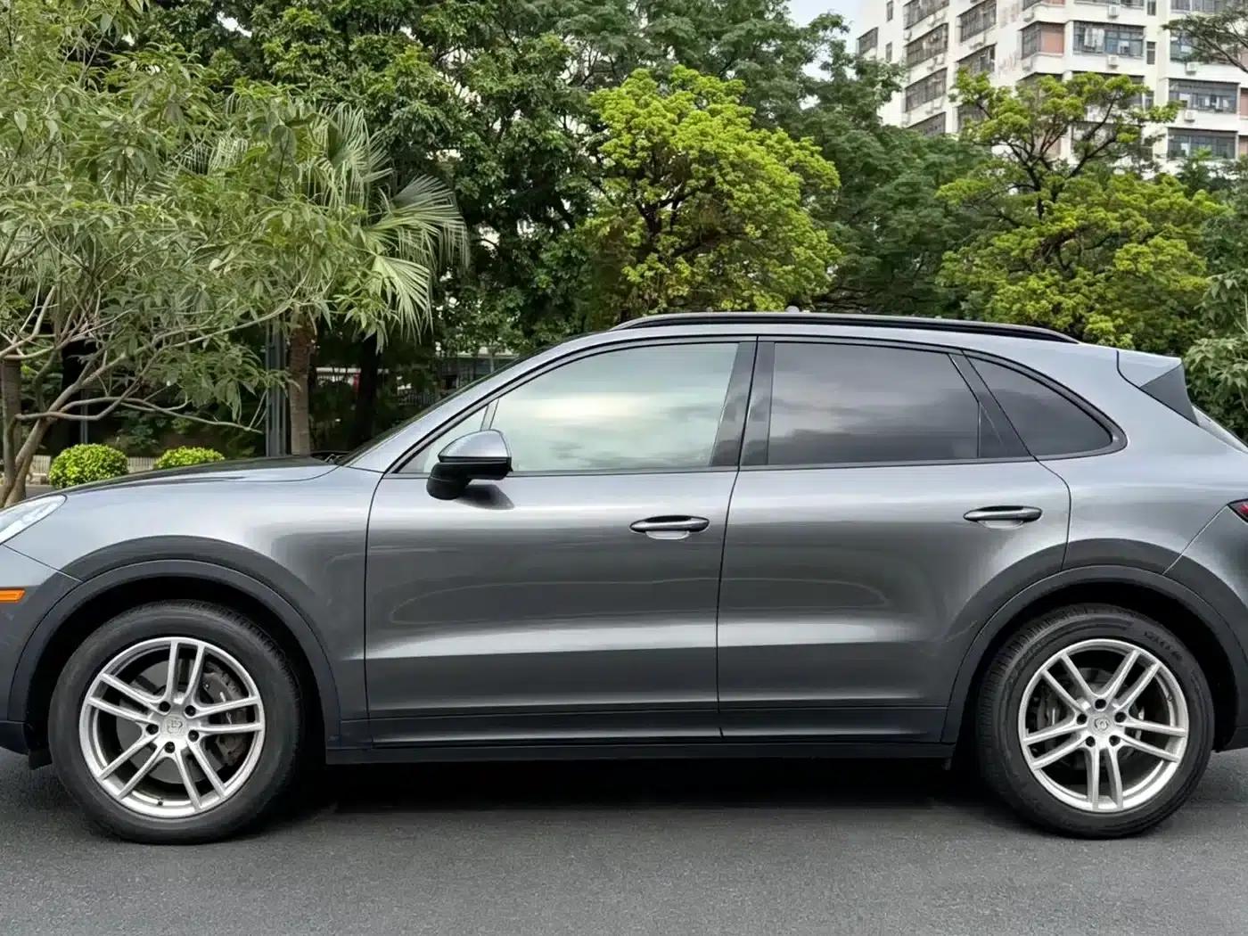 2022 Cayenne 3.0T Platinum Edition — миниатюра 3