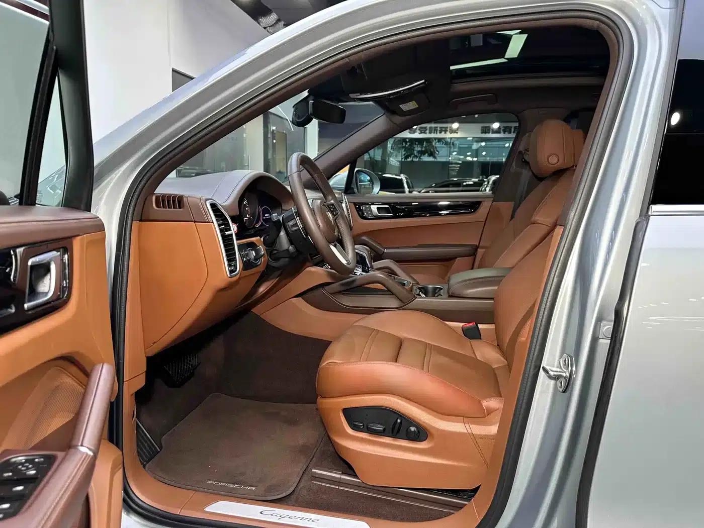 2022 Cayenne 3.0T Platinum Edition — миниатюра 5