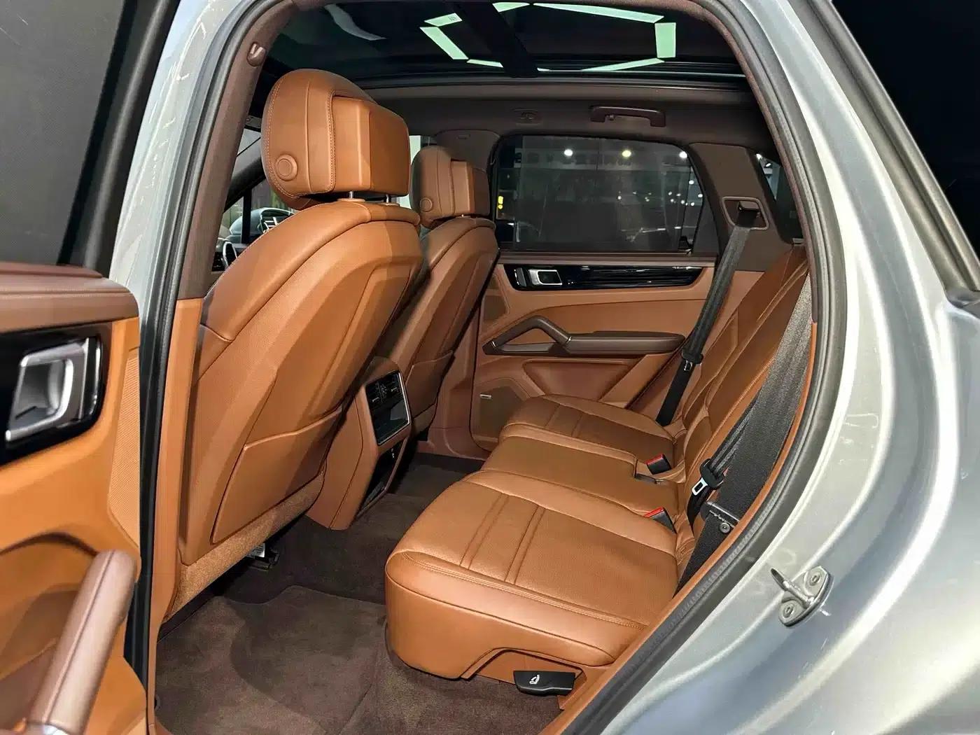 2022 Cayenne 3.0T Platinum Edition — миниатюра 6