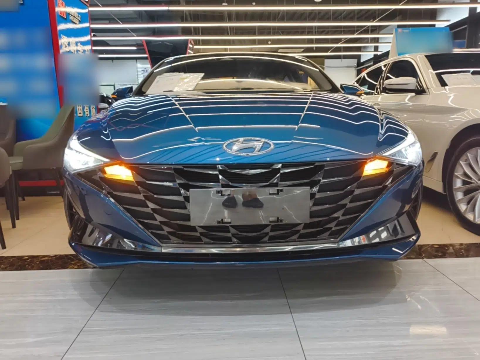 Hyundai Elantra 2021 1.5L CVT LUX Prestige Edition — миниатюра 2