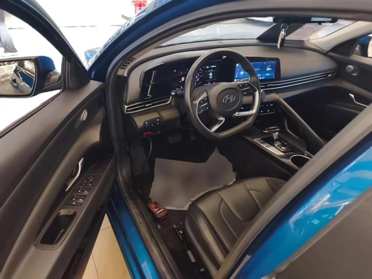 Hyundai Elantra 2021 1.5L CVT LUX Prestige Edition — миниатюра 23