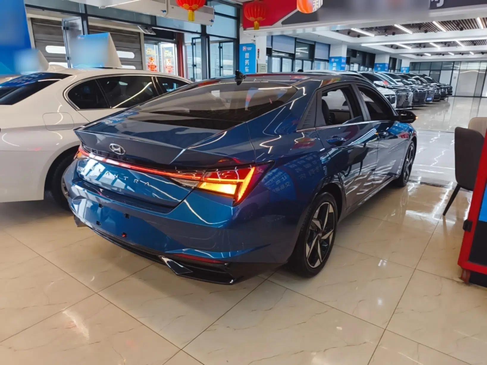 Hyundai Elantra 2021 1.5L CVT LUX Prestige Edition — миниатюра 6