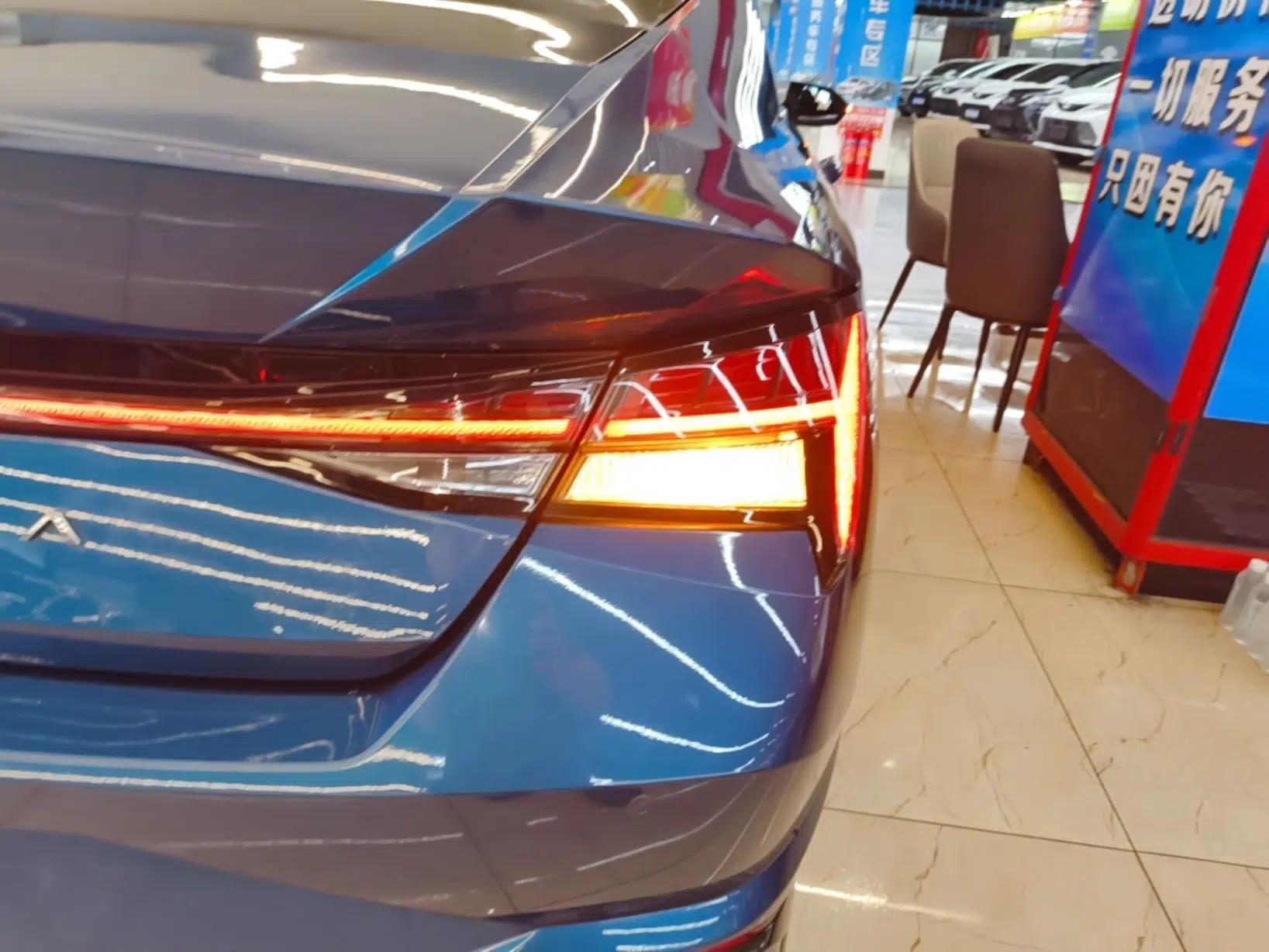 Hyundai Elantra 2021 1.5L CVT LUX Prestige Edition — миниатюра 9