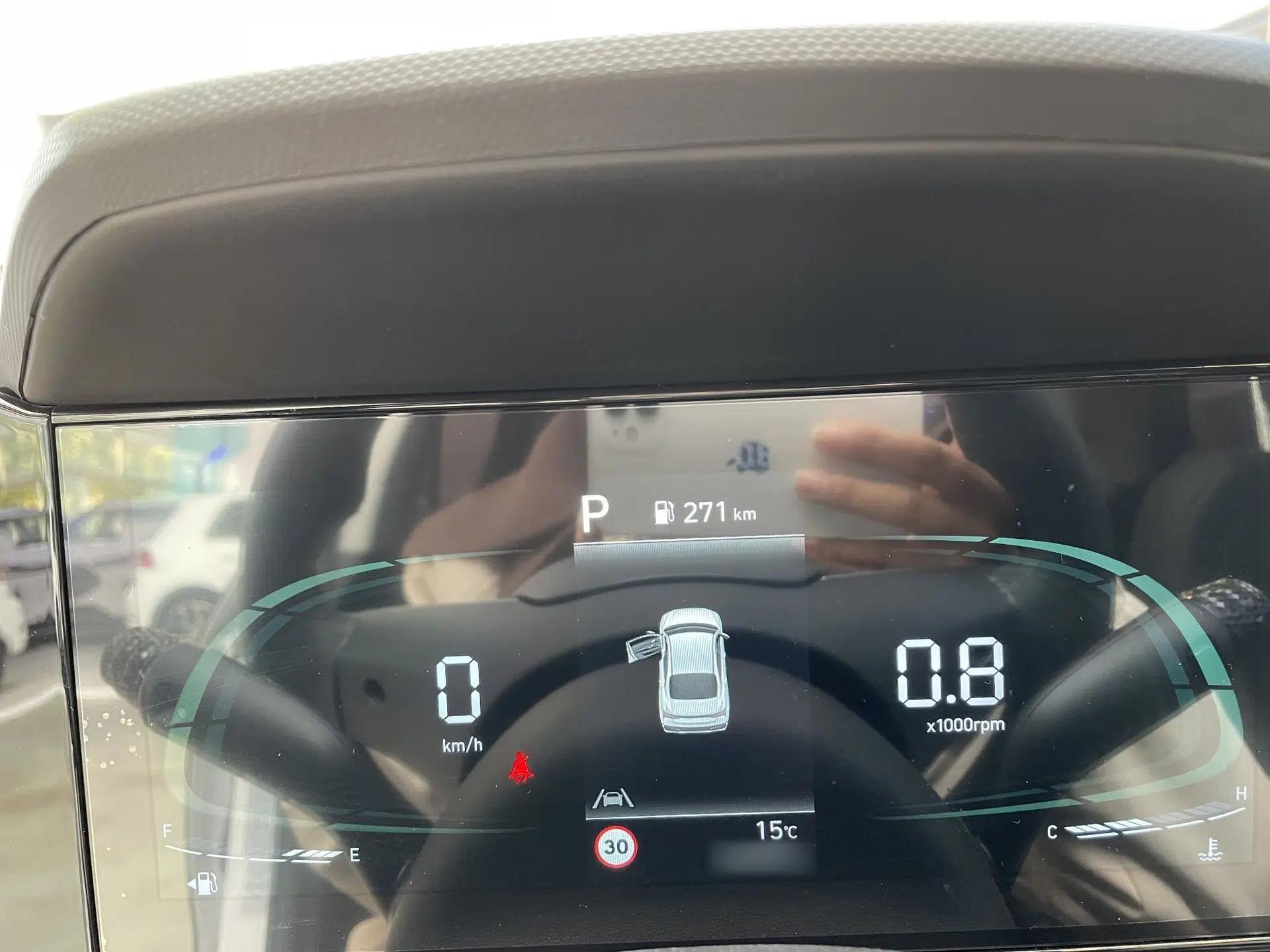 Hyundai Elantra 2023 1.5L CVT LUX Prestige Edition — миниатюра 19