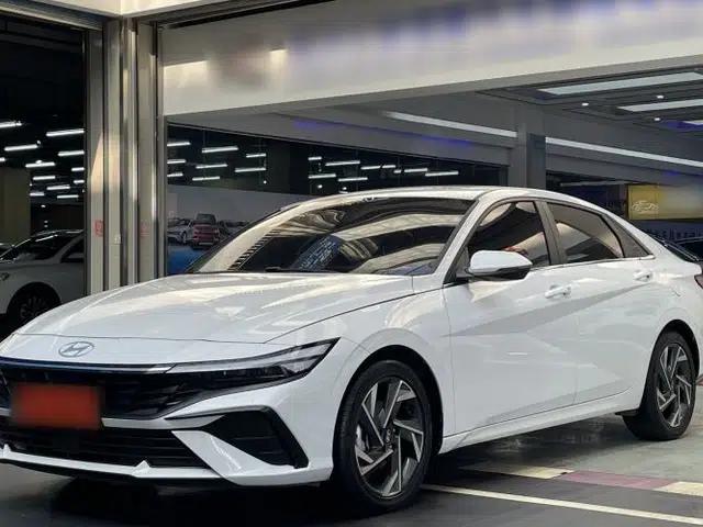 Hyundai Elantra 2023 1.5L CVT LUX Prestige Edition