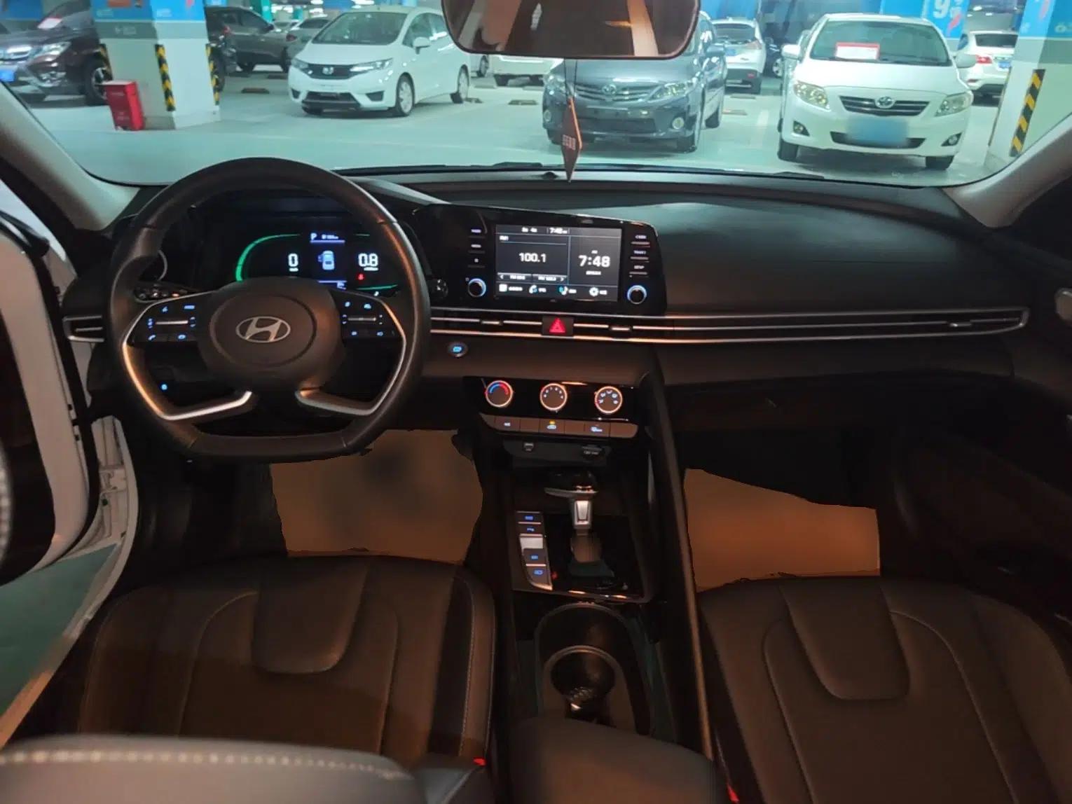 Hyundai Elantra 2023 1.5L CVT GLX Elite Edition — миниатюра 12