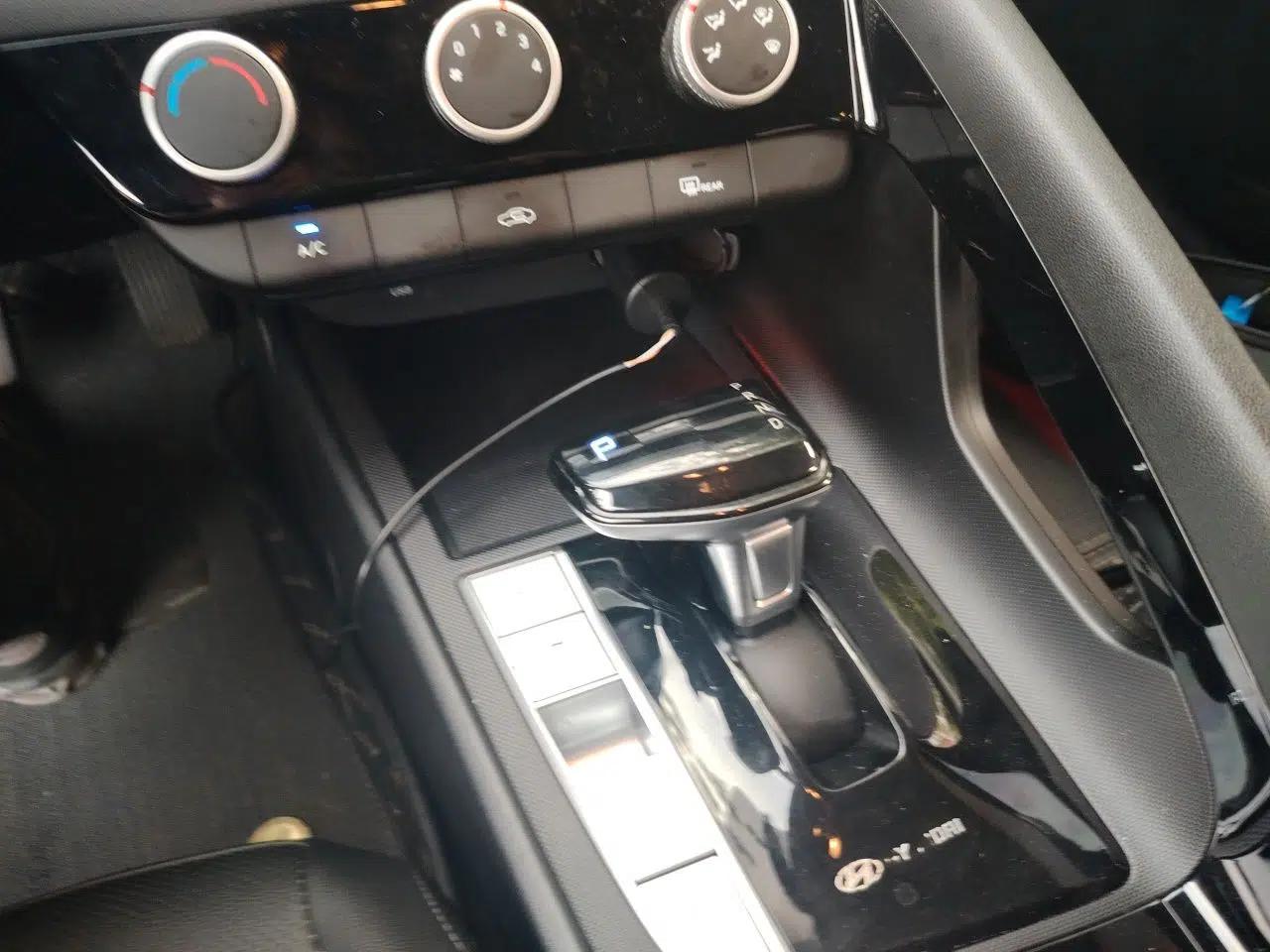 Hyundai Elantra 2023 1.5L CVT GLX Elite Edition — миниатюра 11