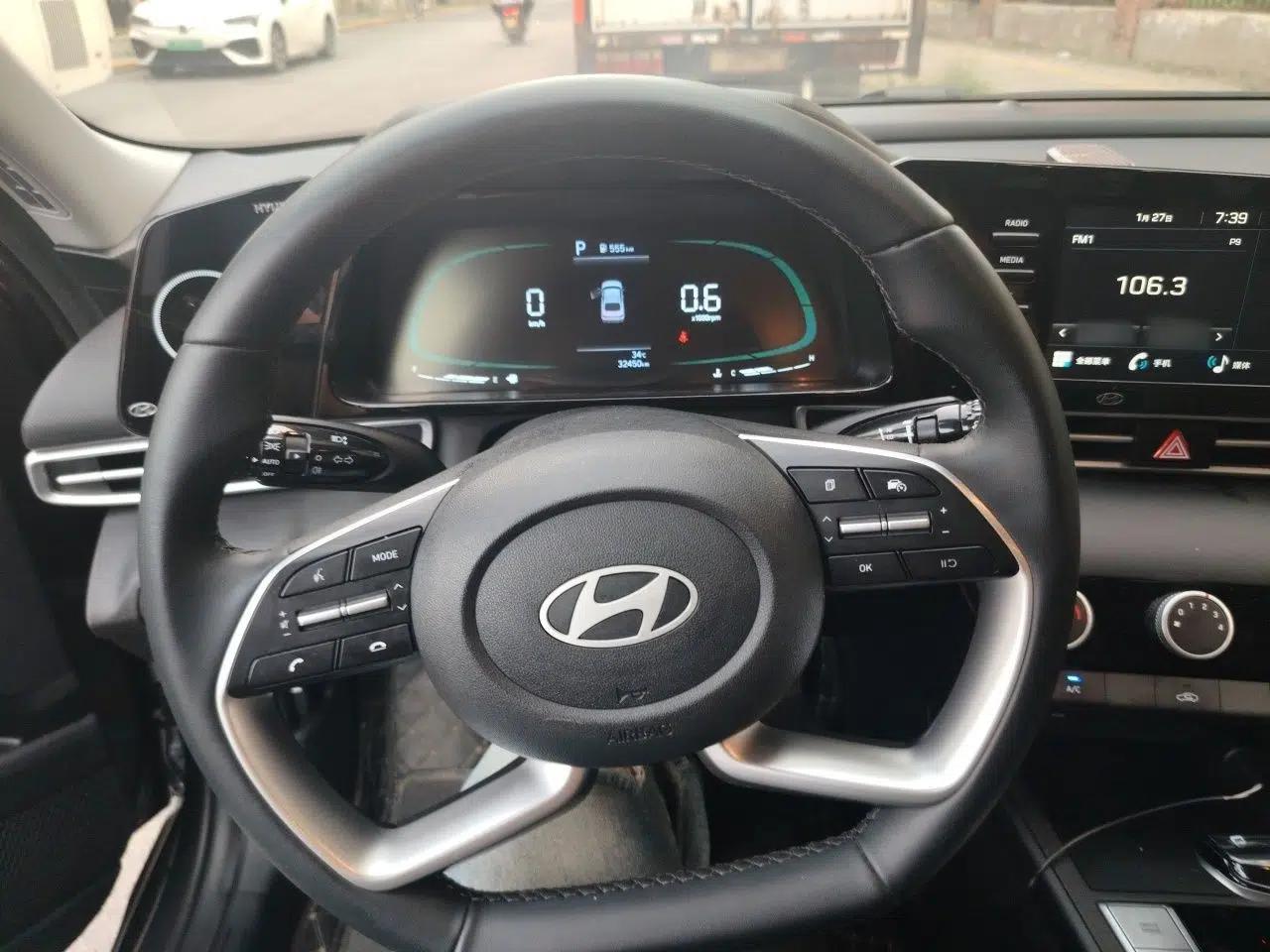 Hyundai Elantra 2023 1.5L CVT GLX Elite Edition — миниатюра 7