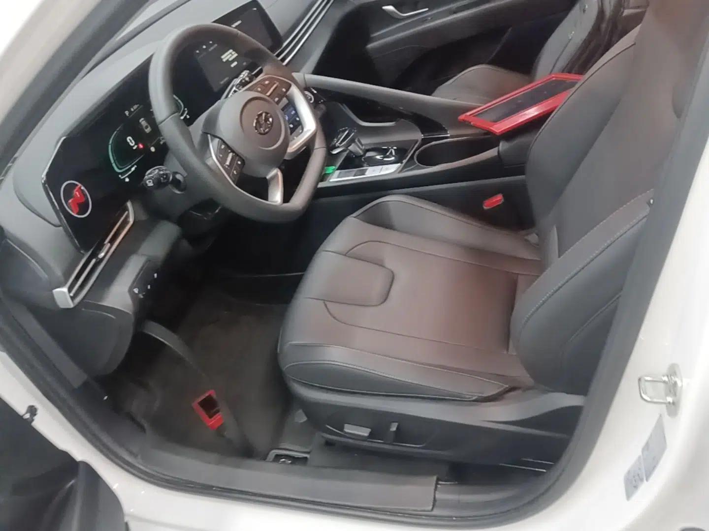 Hyundai Elantra 2023 1.5L CVT LUX Prestige Edition — миниатюра 22