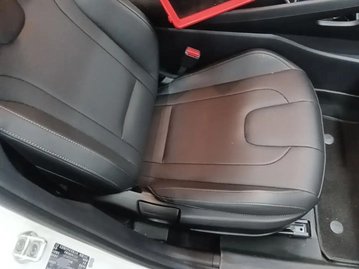 Hyundai Elantra 2023 1.5L CVT LUX Prestige Edition — миниатюра 24
