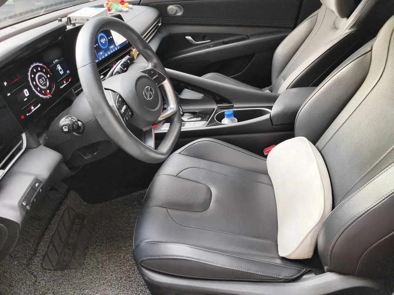 Hyundai Elantra 2021 1.5L CVT LUX Prestige Edition — миниатюра 15