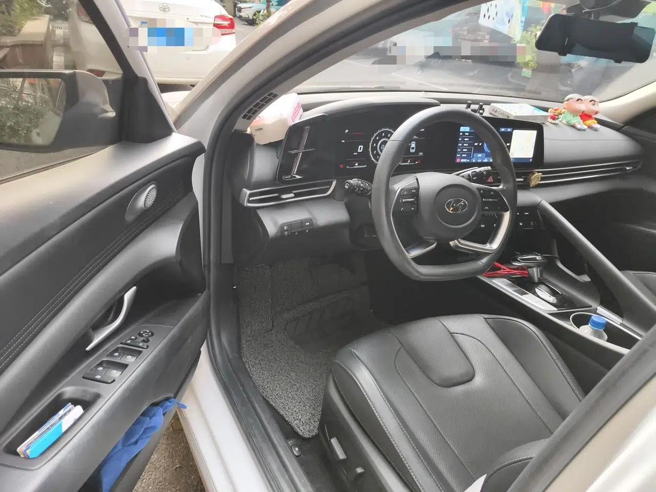 Hyundai Elantra 2021 1.5L CVT LUX Prestige Edition — миниатюра 16
