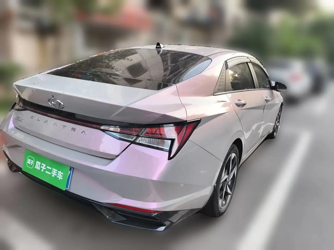 Hyundai Elantra 2021 1.5L CVT LUX Prestige Edition — миниатюра 6