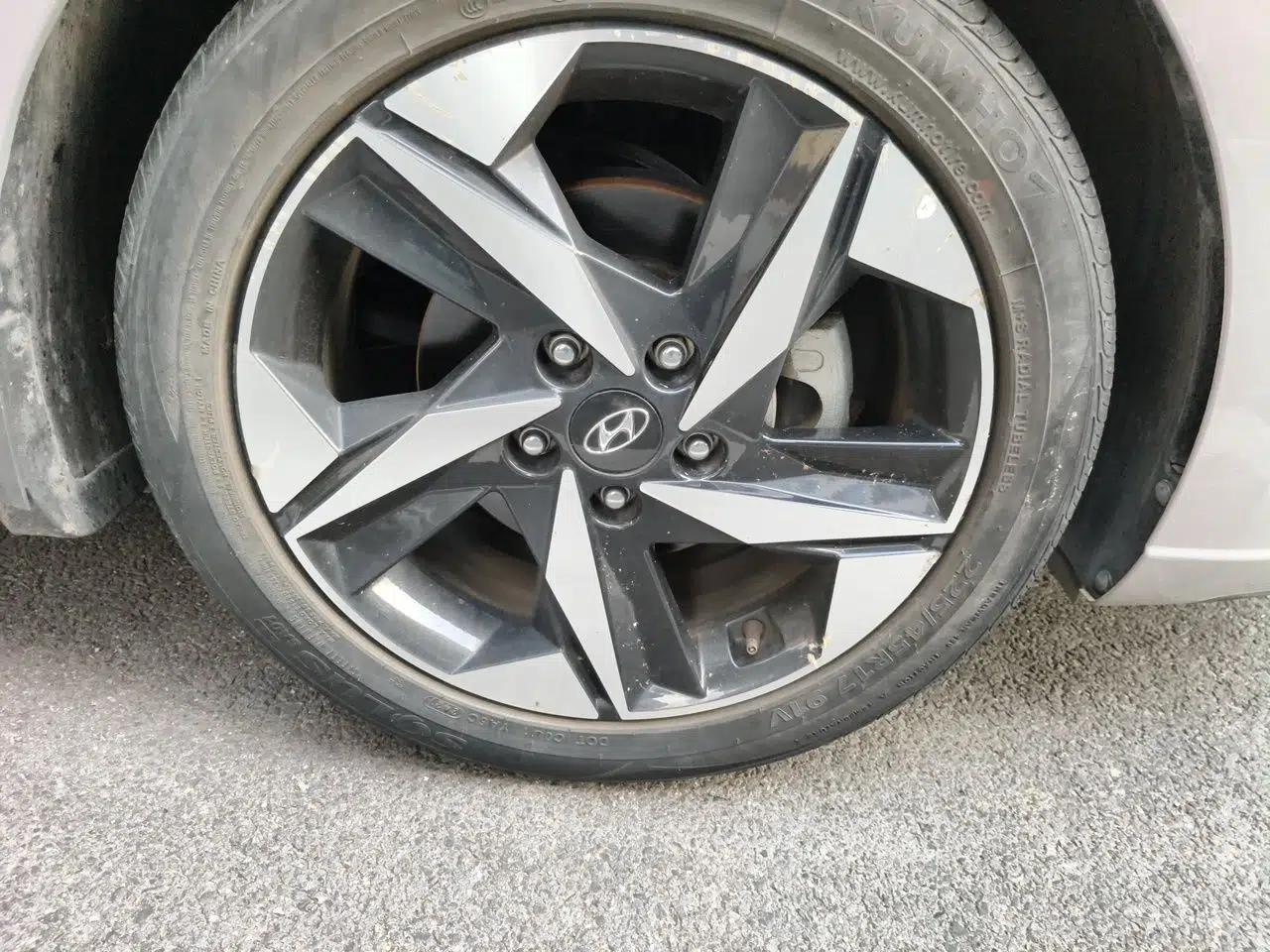 Hyundai Elantra 2021 1.5L CVT LUX Prestige Edition — миниатюра 8