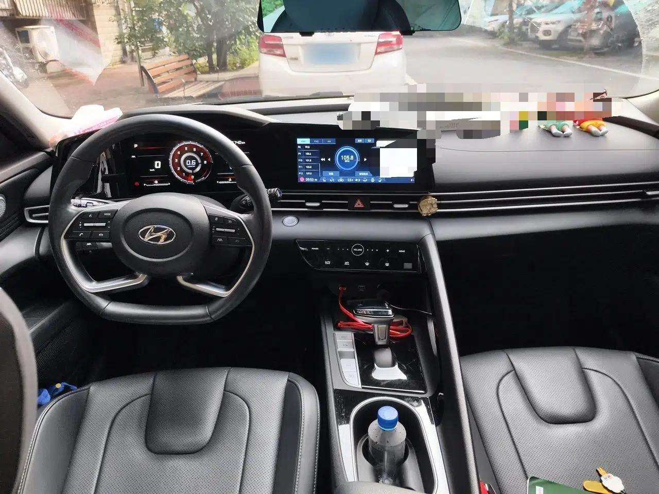 Hyundai Elantra 2021 1.5L CVT LUX Prestige Edition — миниатюра 9
