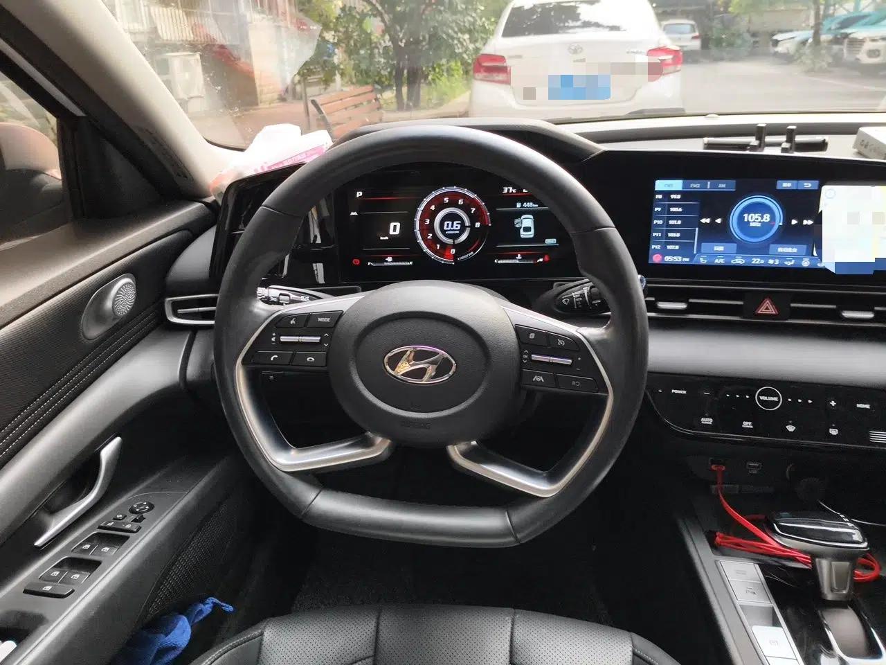 Hyundai Elantra 2021 1.5L CVT LUX Prestige Edition — миниатюра 10