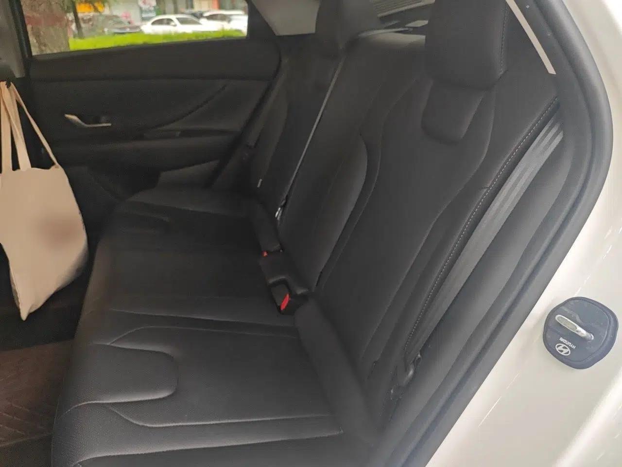Hyundai Elantra 2023 1.5L CVT GLX Elite Edition — миниатюра 17