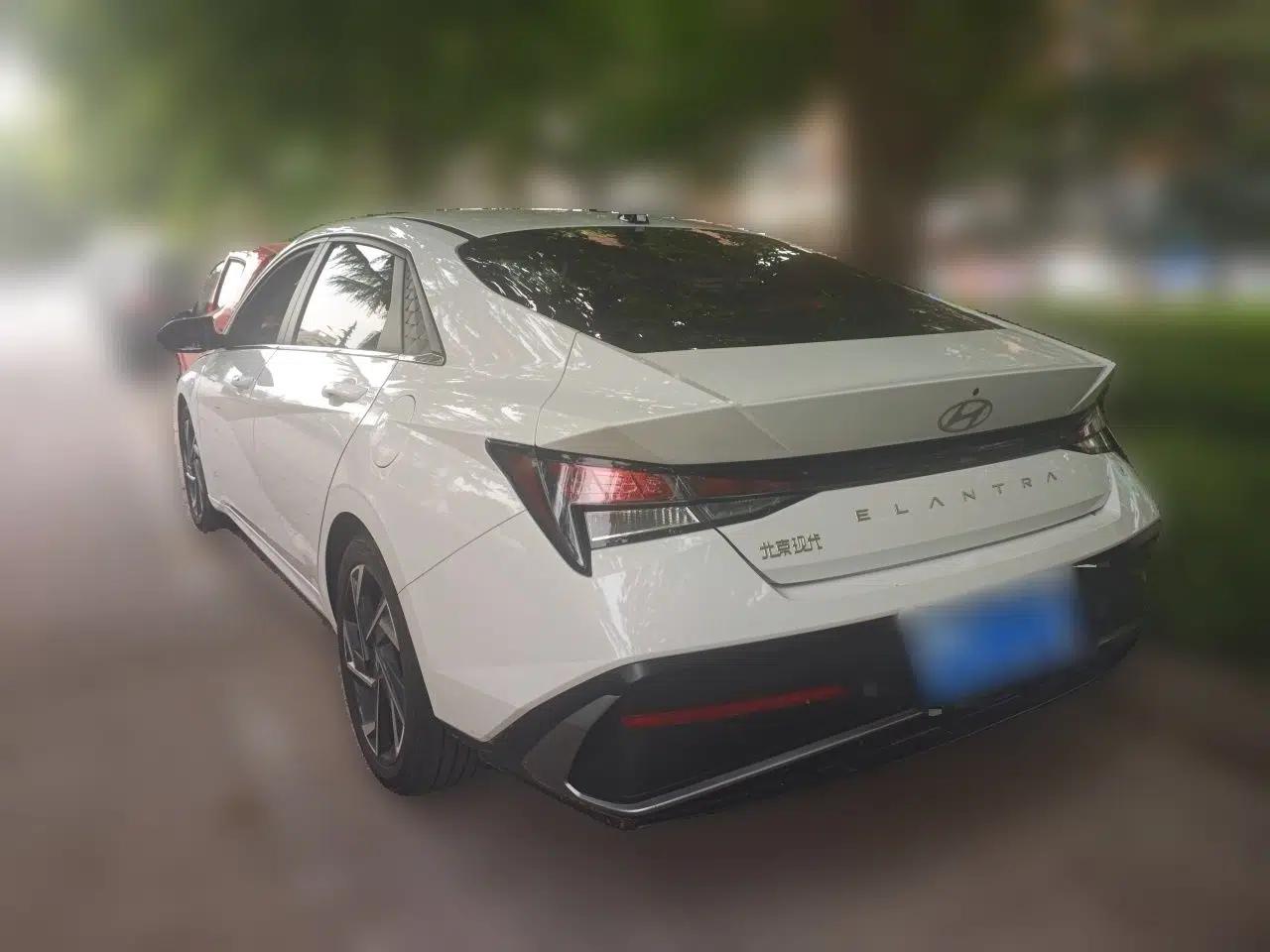 Hyundai Elantra 2023 1.5L CVT GLX Elite Edition — миниатюра 4