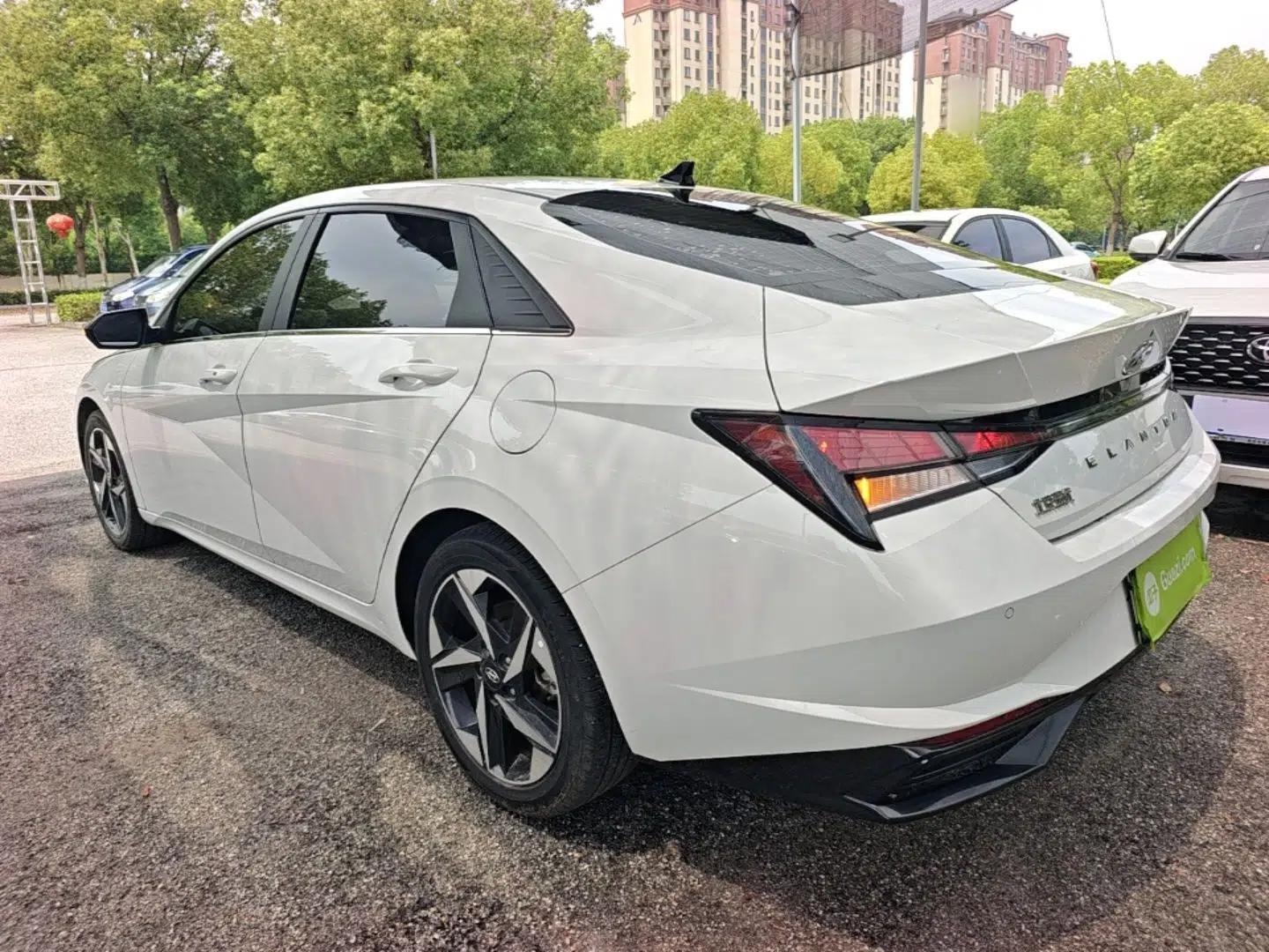 Hyundai Elantra 2022 1.5L CVT GLX Elite Edition — миниатюра 4