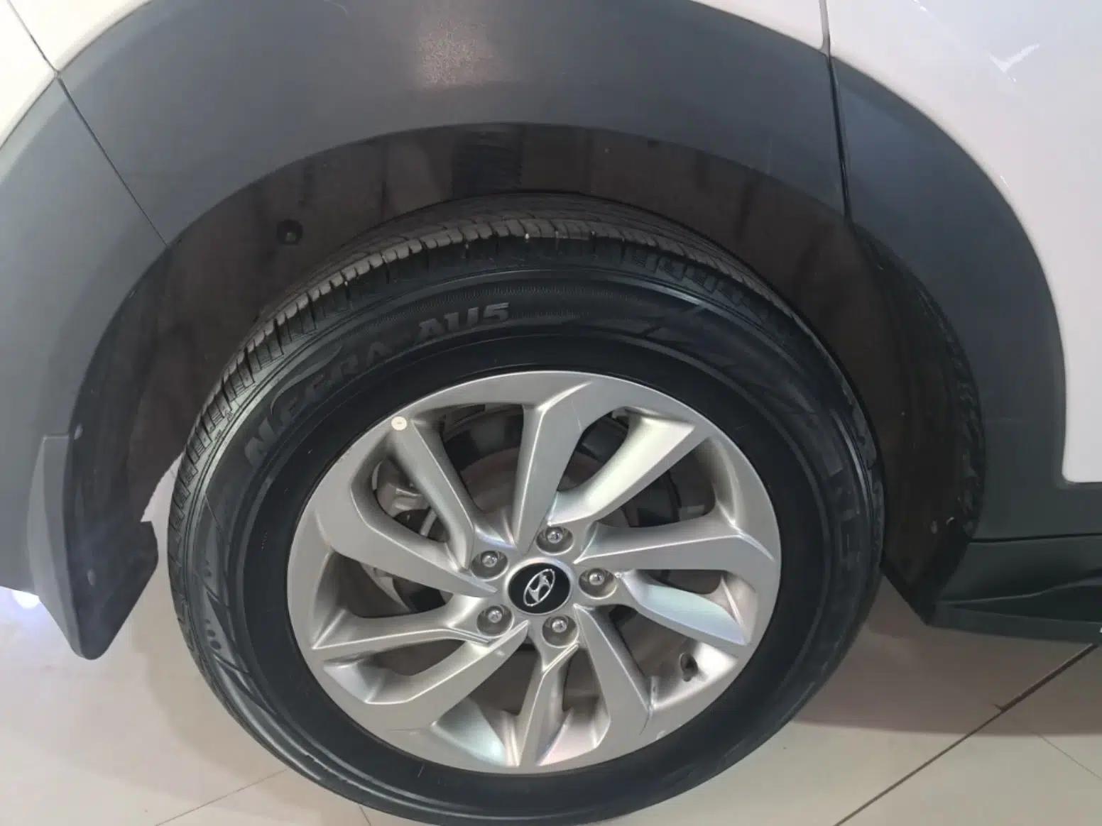 Hyundai Tucson 2015 1.6T Dual-Clutch Two-Wheel-Drive Smart Model — миниатюра 13