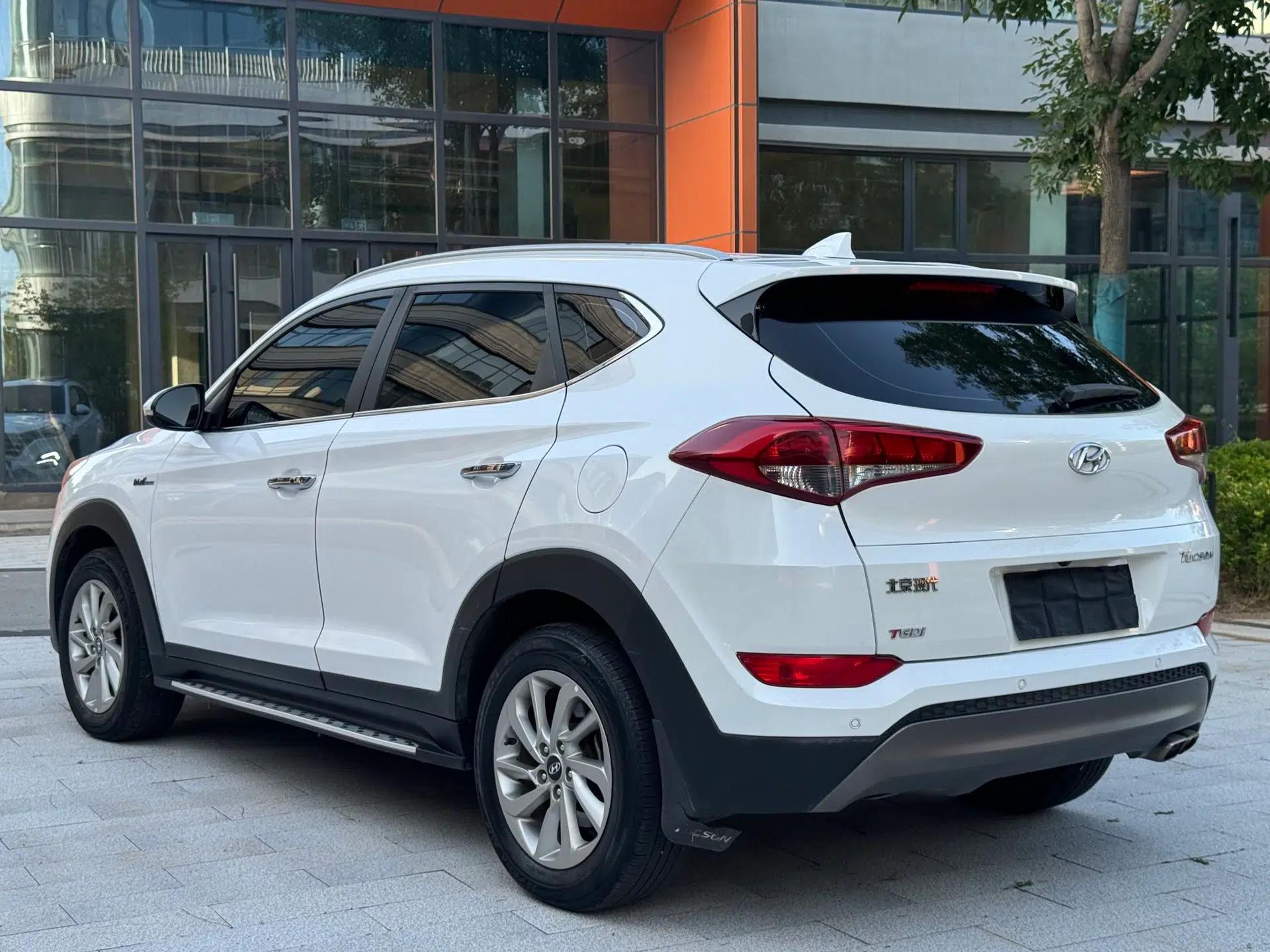 Hyundai Tucson 2015 1.6T Dual-Clutch Two-Wheel-Drive Smart Model — миниатюра 18