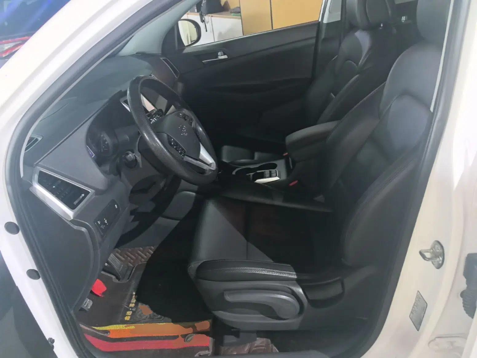 Hyundai Tucson 2015 1.6T Dual-Clutch Two-Wheel-Drive Smart Model — миниатюра 24