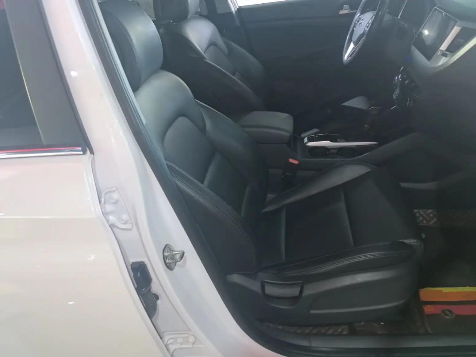 Hyundai Tucson 2015 1.6T Dual-Clutch Two-Wheel-Drive Smart Model — миниатюра 26