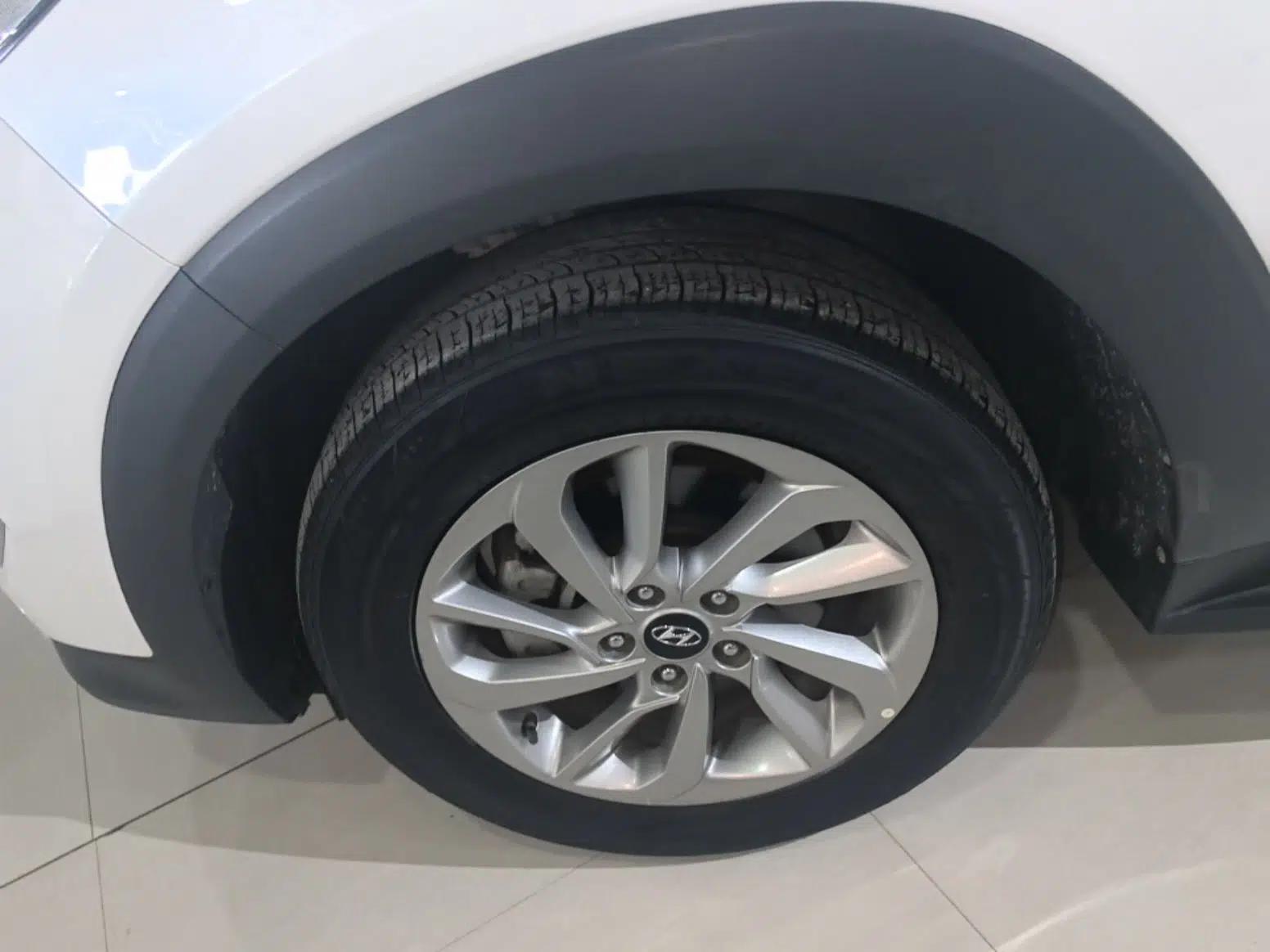Hyundai Tucson 2015 1.6T Dual-Clutch Two-Wheel-Drive Smart Model — миниатюра 10