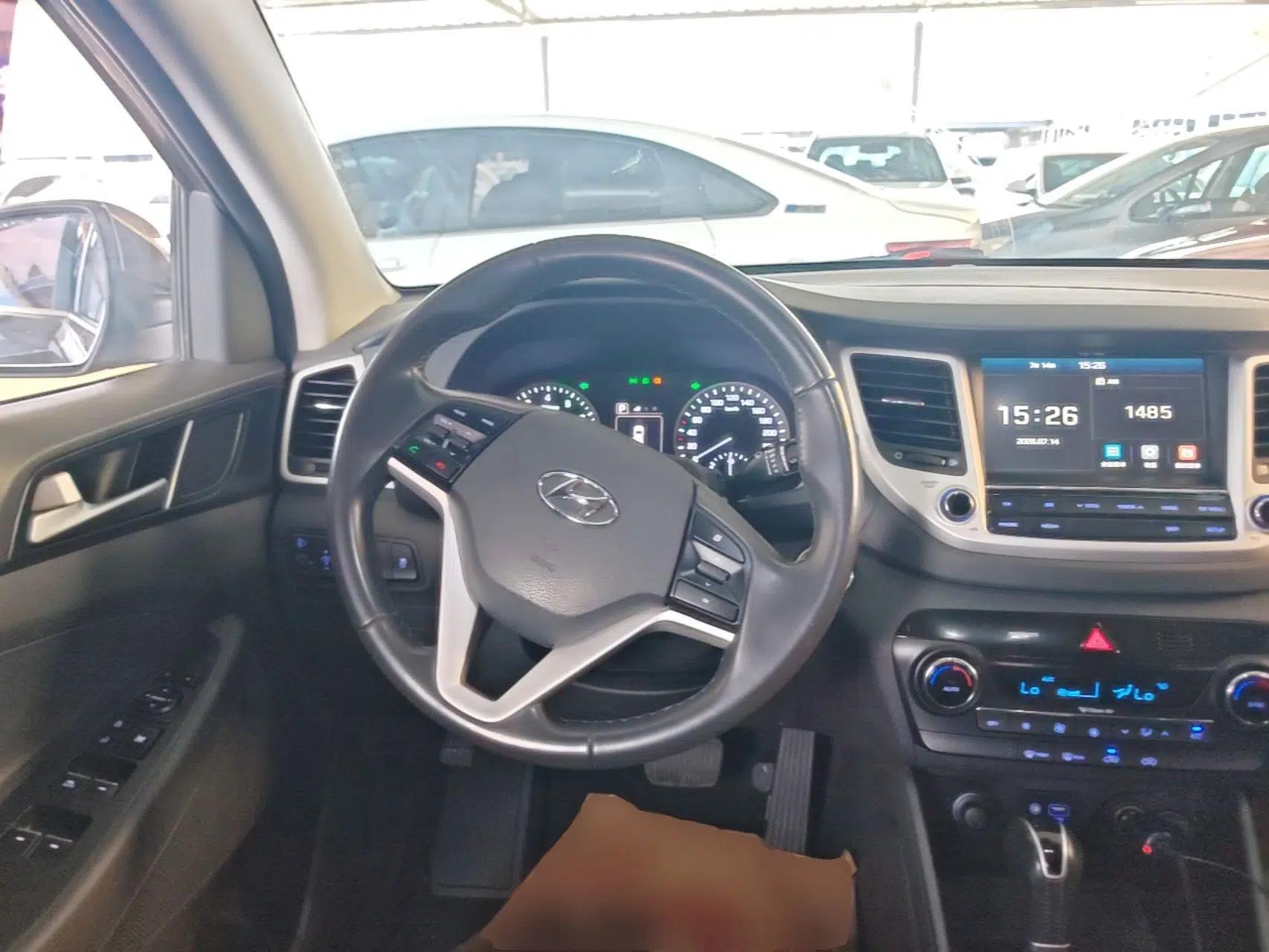Hyundai Tucson 2015 1.6T Dual-Clutch Two-Wheel-Drive Smart Model — миниатюра 13