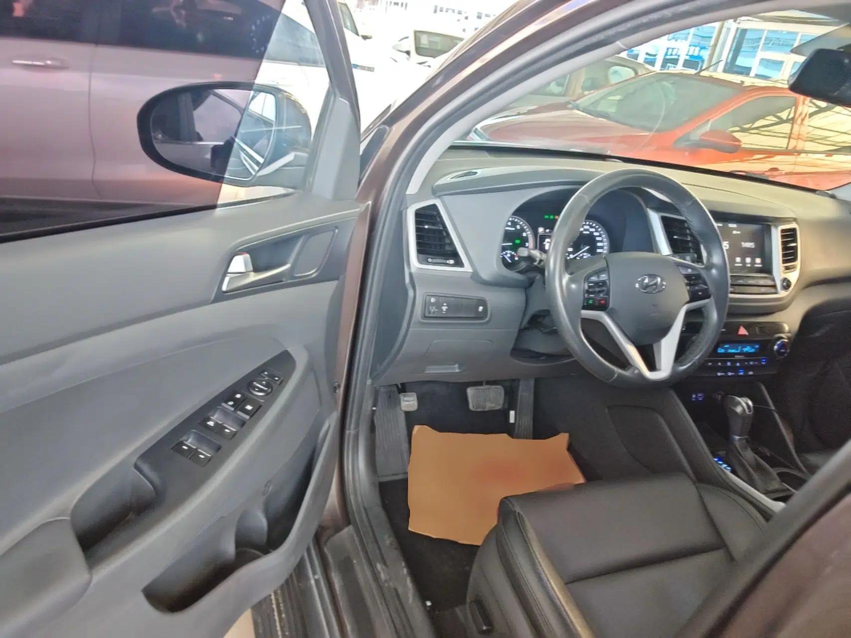 Hyundai Tucson 2015 1.6T Dual-Clutch Two-Wheel-Drive Smart Model — миниатюра 18