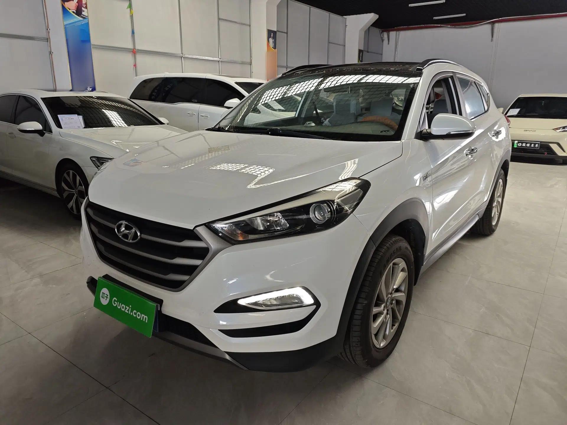 Hyundai Tucson 2015 1.6T Dual-Clutch Two-Wheel-Drive Smart Model — миниатюра 1