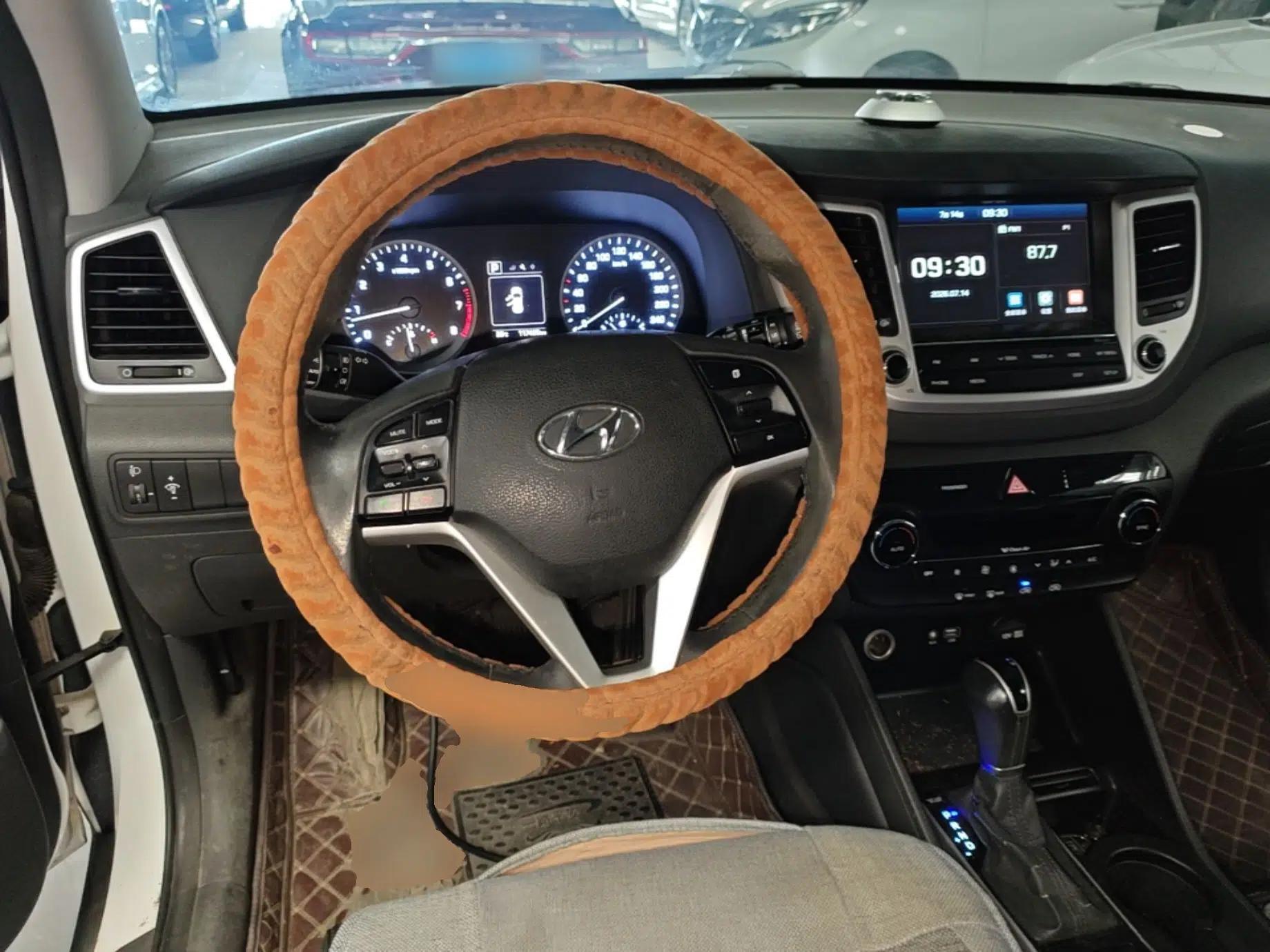 Hyundai Tucson 2015 1.6T Dual-Clutch Two-Wheel-Drive Smart Model — миниатюра 13