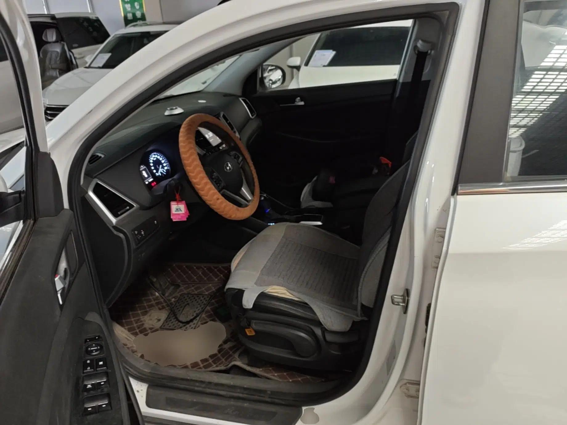 Hyundai Tucson 2015 1.6T Dual-Clutch Two-Wheel-Drive Smart Model — миниатюра 17