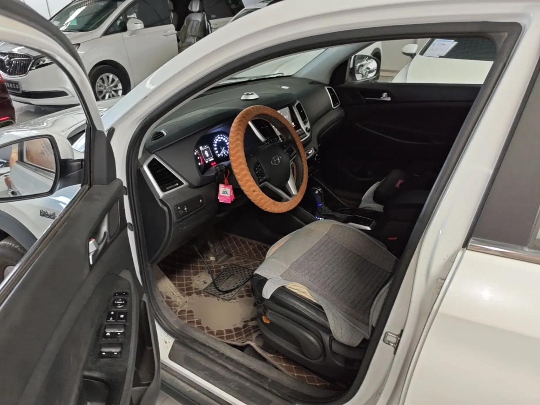 Hyundai Tucson 2015 1.6T Dual-Clutch Two-Wheel-Drive Smart Model — миниатюра 18