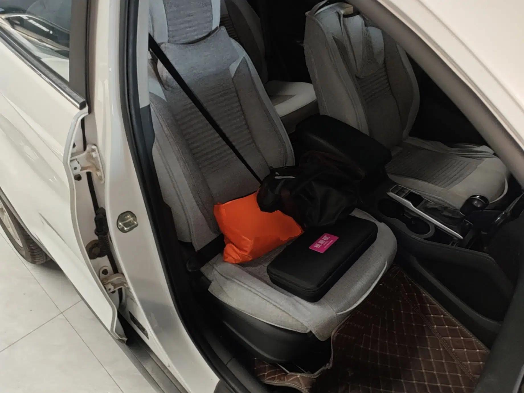 Hyundai Tucson 2015 1.6T Dual-Clutch Two-Wheel-Drive Smart Model — миниатюра 19