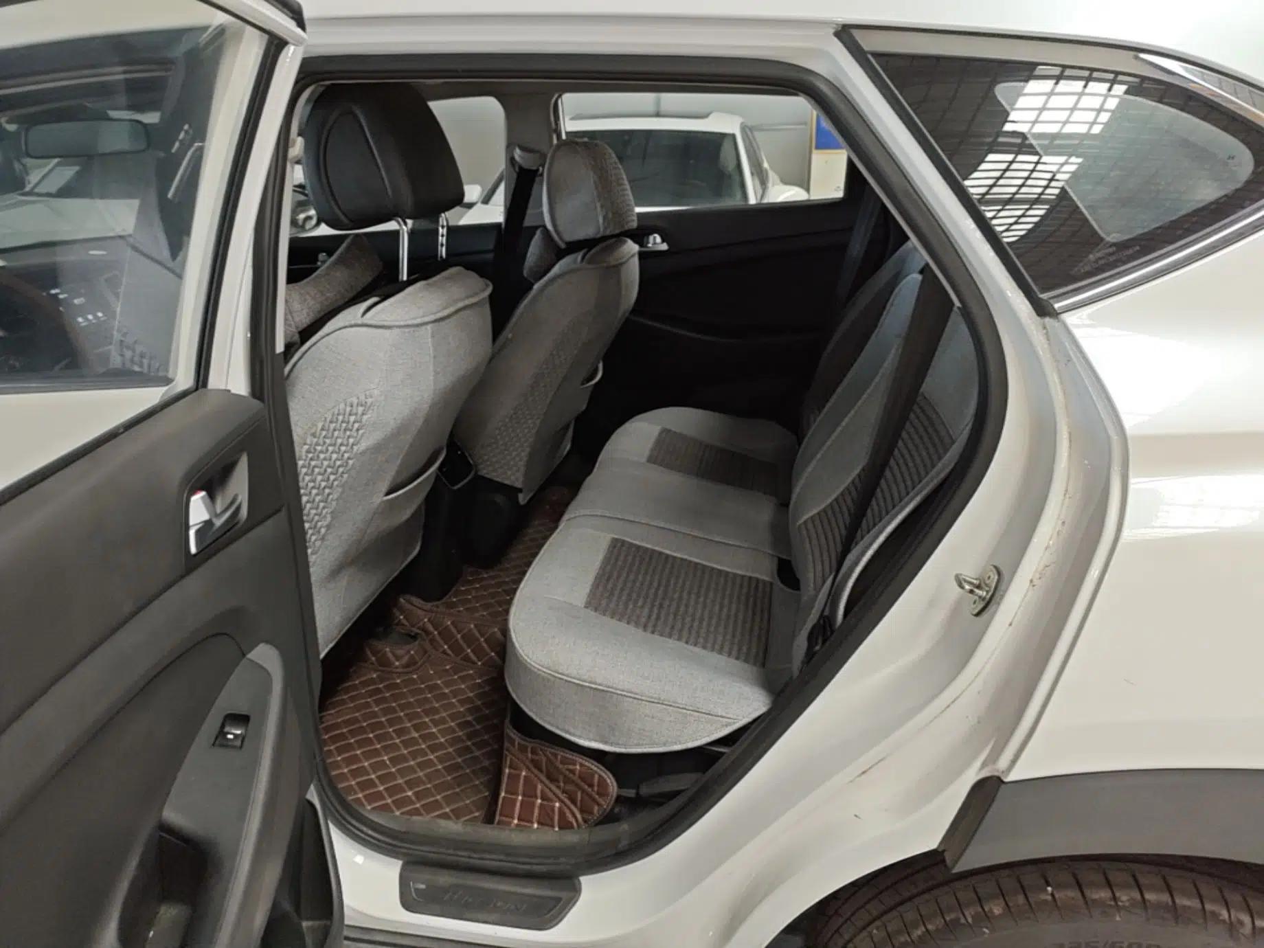 Hyundai Tucson 2015 1.6T Dual-Clutch Two-Wheel-Drive Smart Model — миниатюра 20