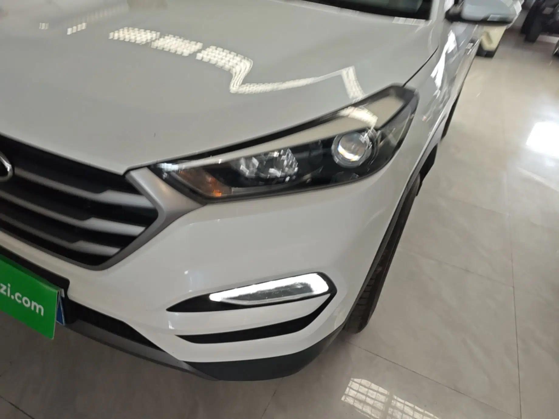 Hyundai Tucson 2015 1.6T Dual-Clutch Two-Wheel-Drive Smart Model — миниатюра 8