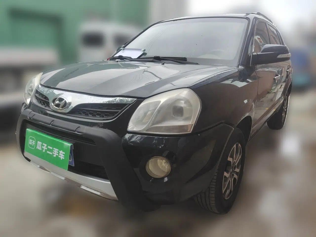 Hyundai Tucson 2013 2.0L Automatic Two-Wheel Drive Comfort Version — миниатюра 1